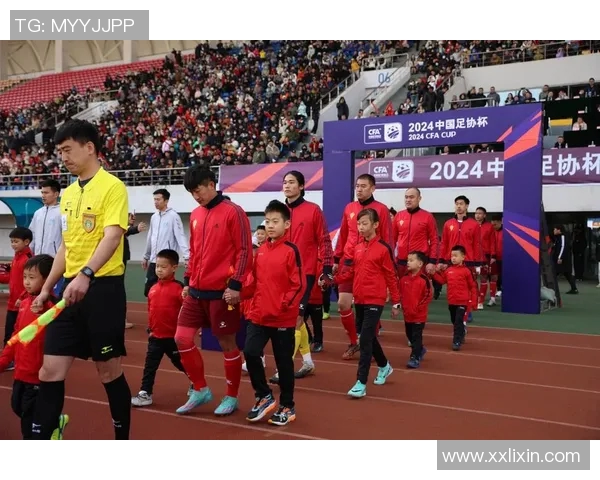 中青英联迎战济南球队全力以赴争夺胜利展现青春风采